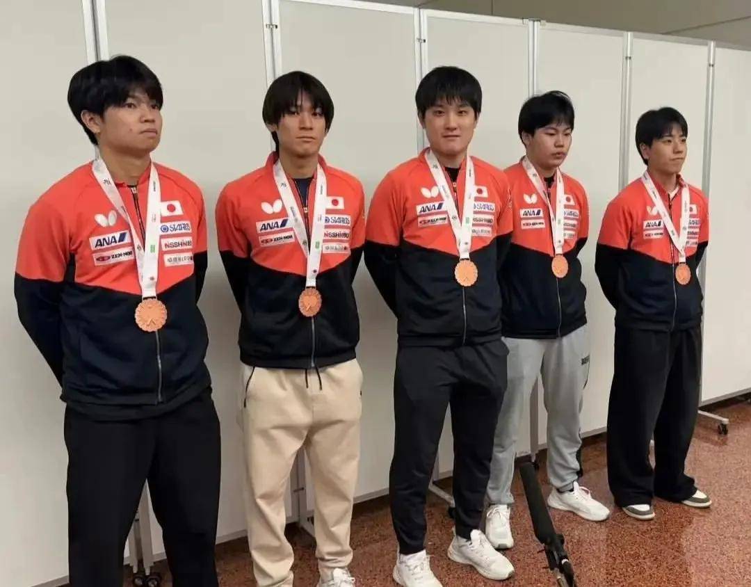 英格兰队鏖战中国队,张本智和带队取胜 英格兰队鏖战中国队,张本智和带队取胜